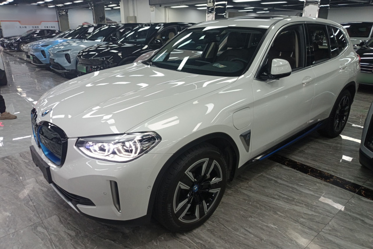 BMW iX3 2021 صورة سيارة #2