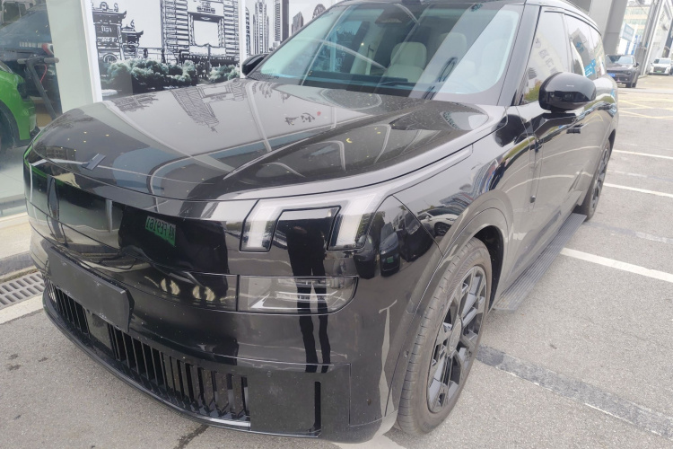 Lynk & Co 900 2025 car image #2