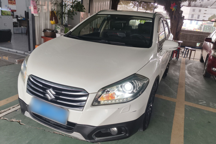 Suzuki S-Cross 2015 صورة سيارة #2