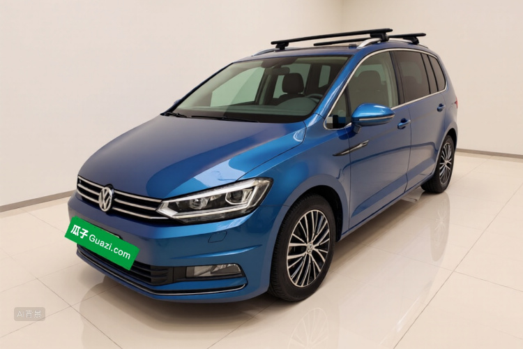 Volkswagen Touran 2018 car image #2