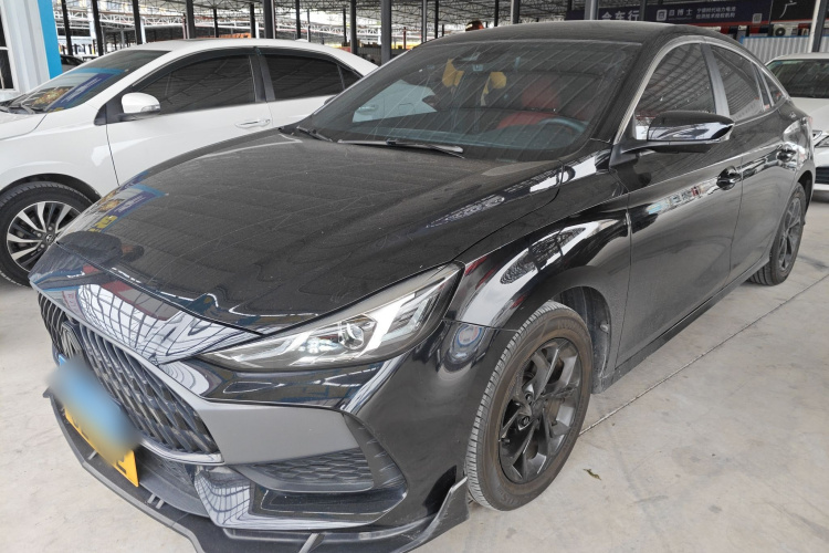 5 2023 #2 5 2023 immagine di auto #2
