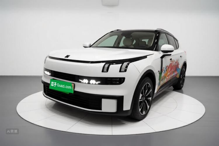 Lynk & Co 900 2025 car image #2