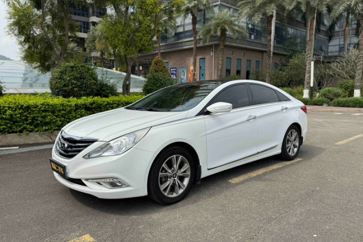 Hyundai Sonata 2015 car image #2