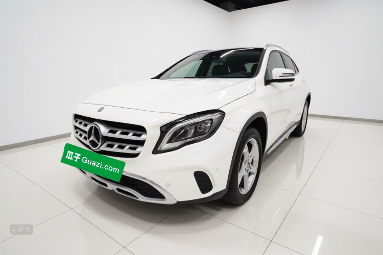 Mercedes-Benz GLA Class 2019 immagine di auto #2