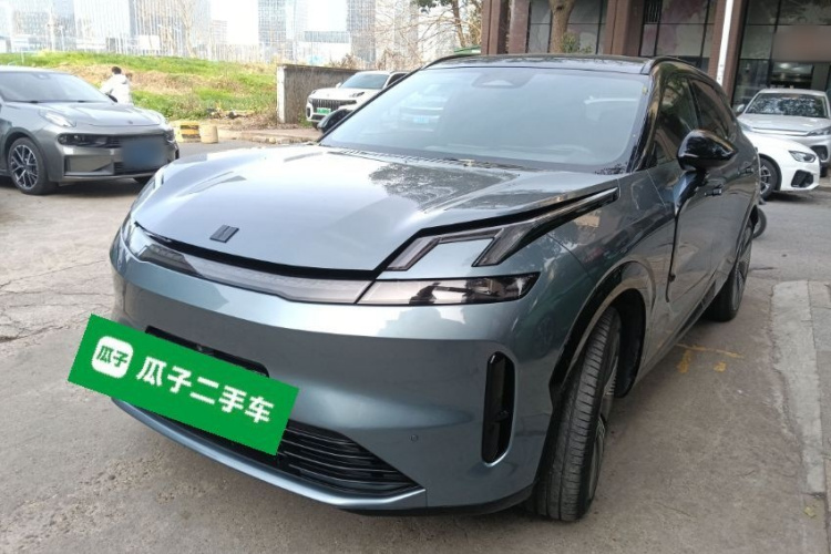 Lynk & Co 08 EM-P 2024 car image #2