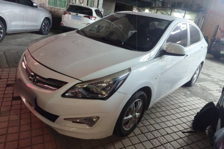 Hyundai Reina 2016 car image #2