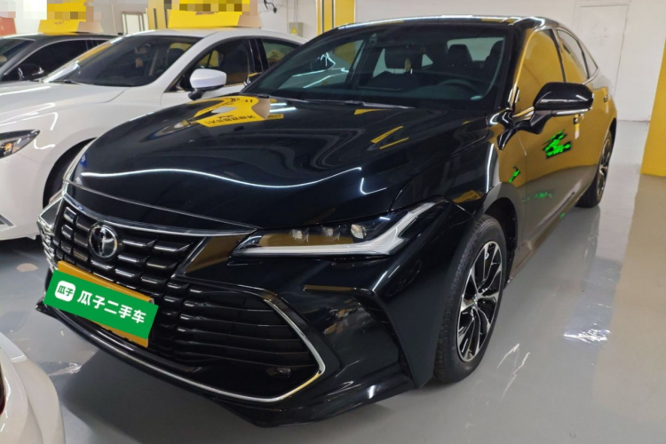 Toyota Avalon 2023 car image #2