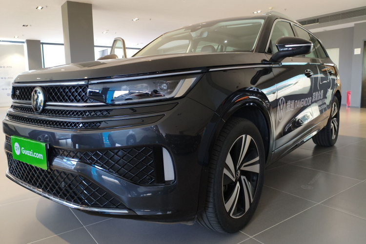 Volkswagen Tavendor 2024 immagine di auto #2