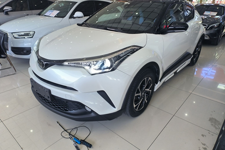 Toyota C-HR 2019 car image #2