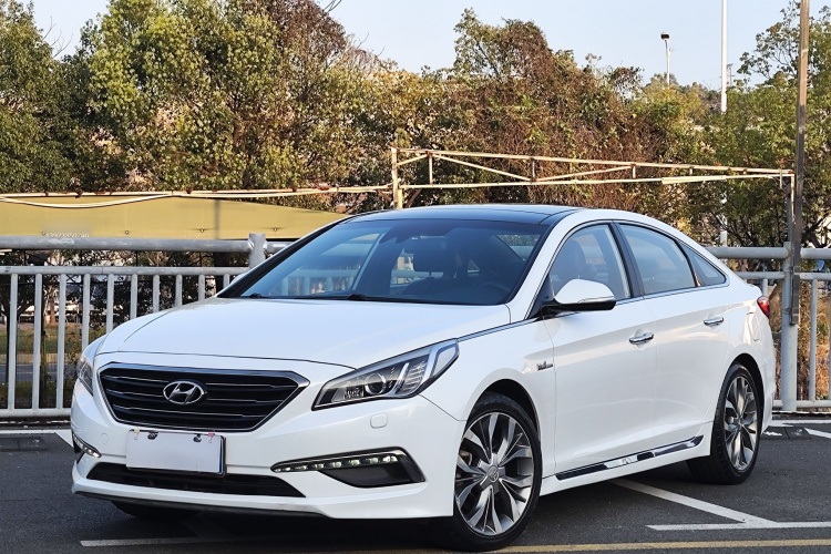 Hyundai Sonata 2015 car image #2