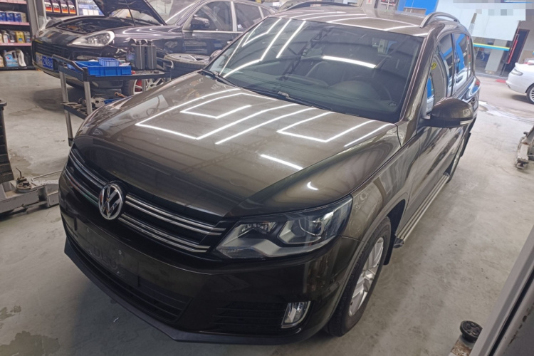 Volkswagen Tiguan 2015 car image #2