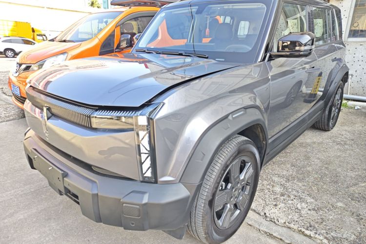 2025 car image #2
