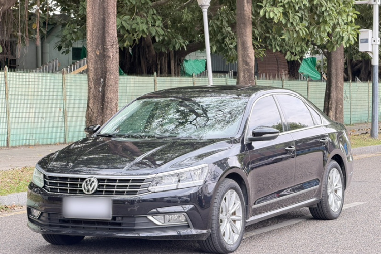 Volkswagen Passat 2018 car image #2