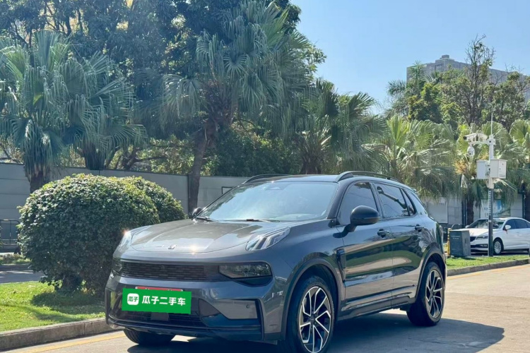 Lynk & Co 01 EM-P 2022 car image #2
