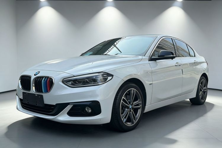 BMW 1 Series 2018 immagine di auto #2