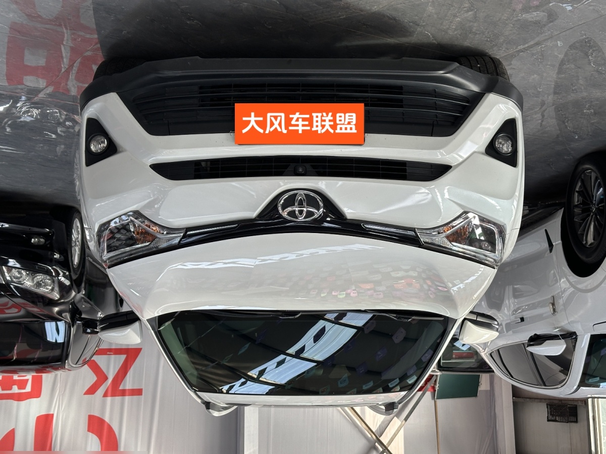Toyota RAV4 2019 car image #2