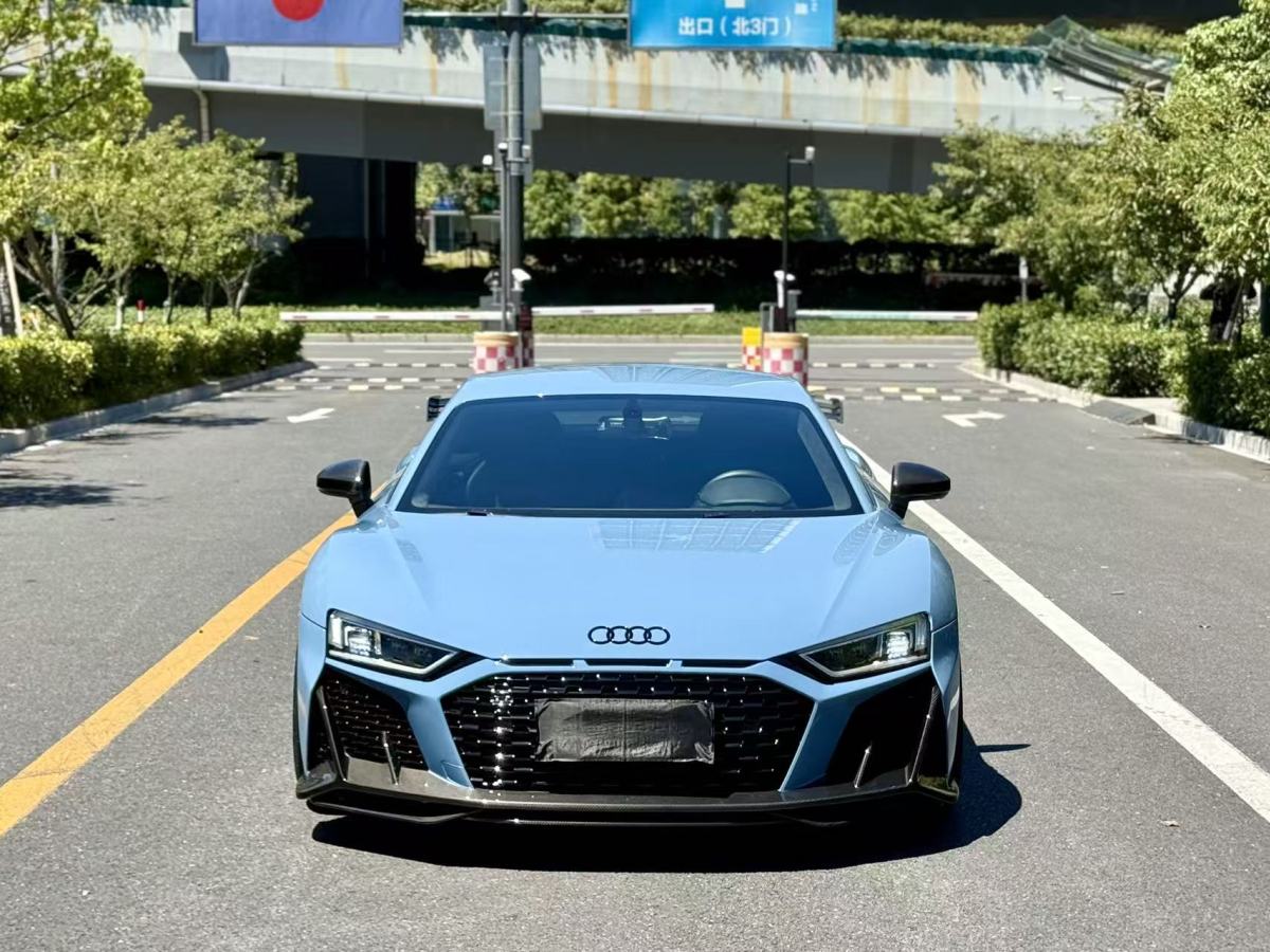 Audi R8 2018 car image #2