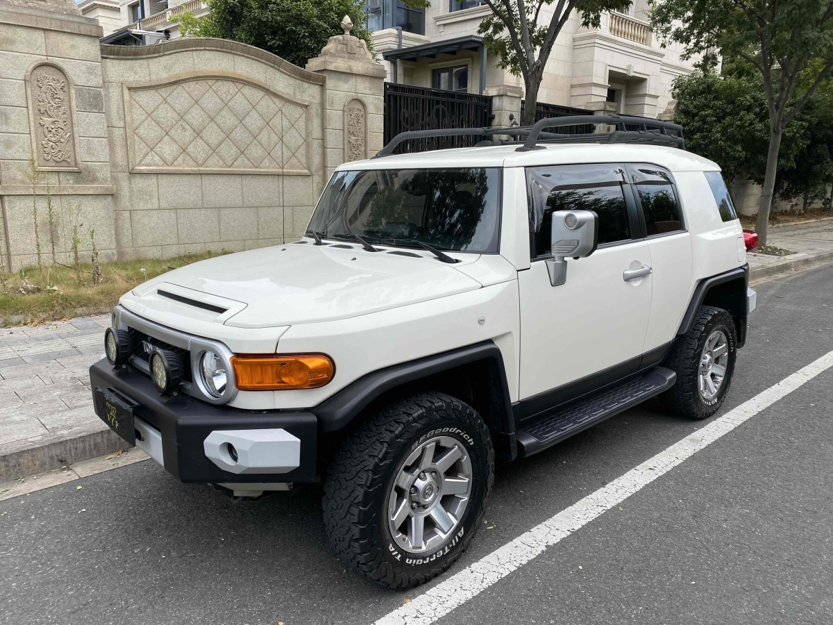 Toyota FJ Cruiser 2019 car image #2