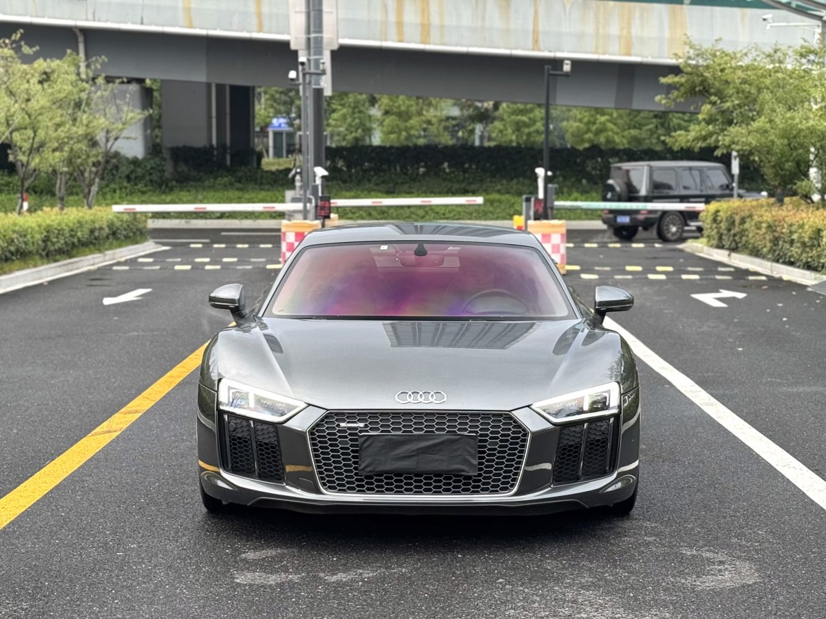 Audi R8 2019 car image #2