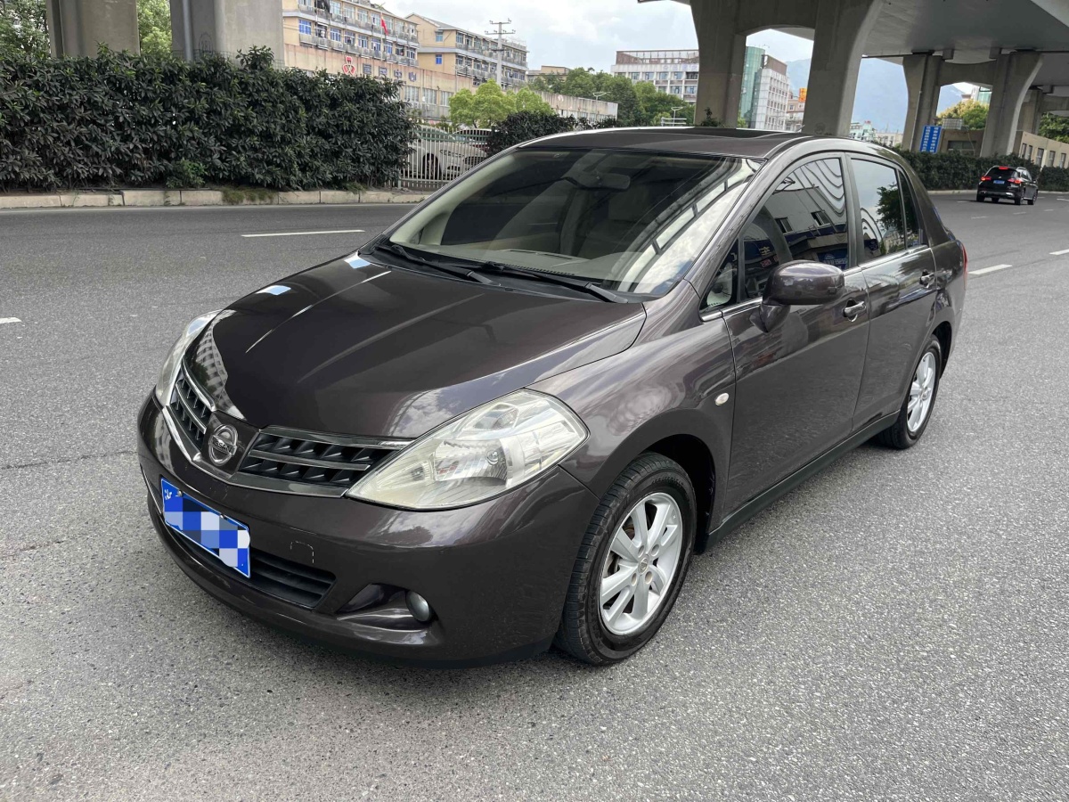 Nissan Tiida Sedan 2010 صورة سيارة #2