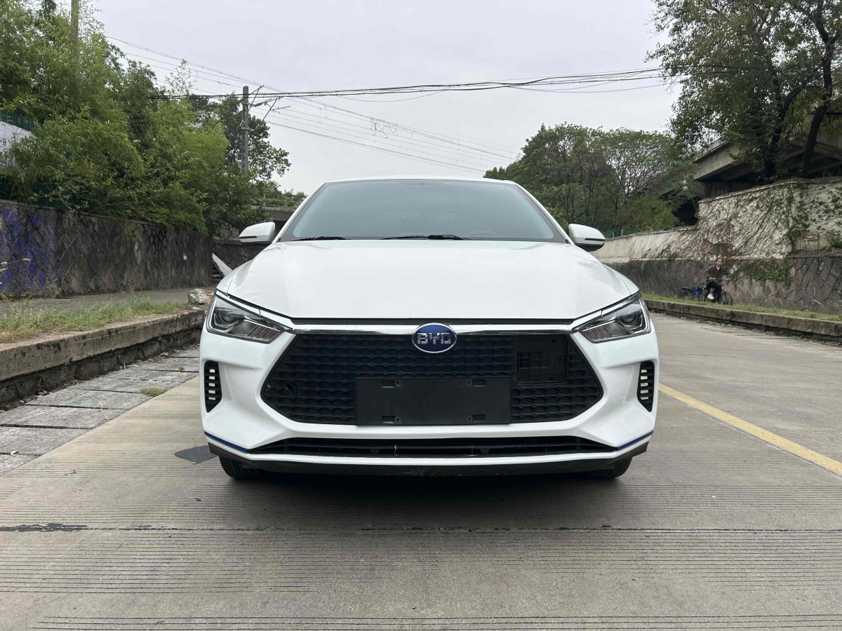 BYD e3 2023 car image #2