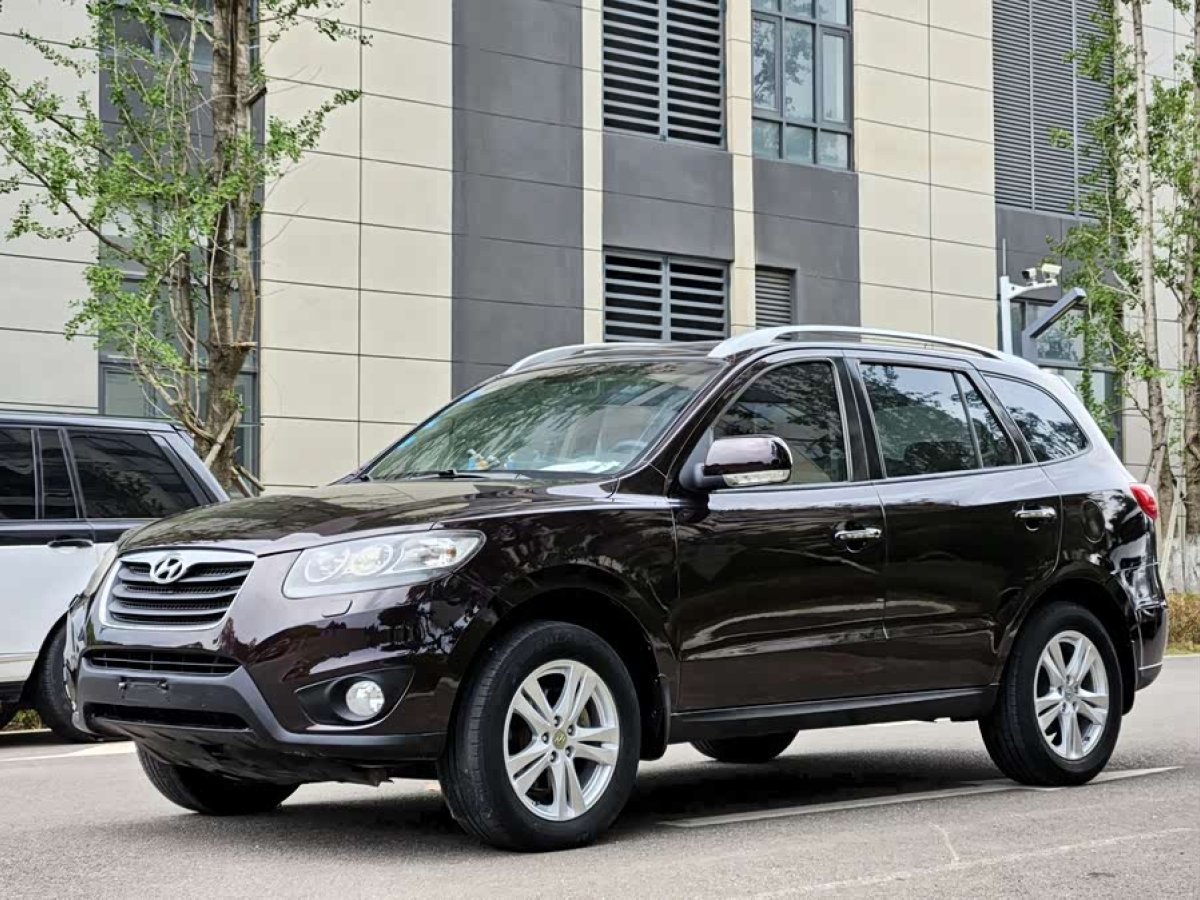 Hyundai Santa Fe Classic 2010 car image #2