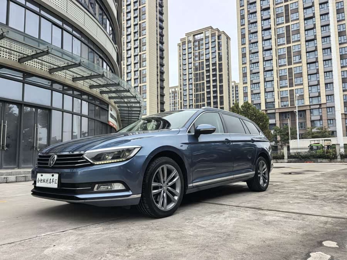 Volkswagen Passat Variant 2017 immagine di auto #2
