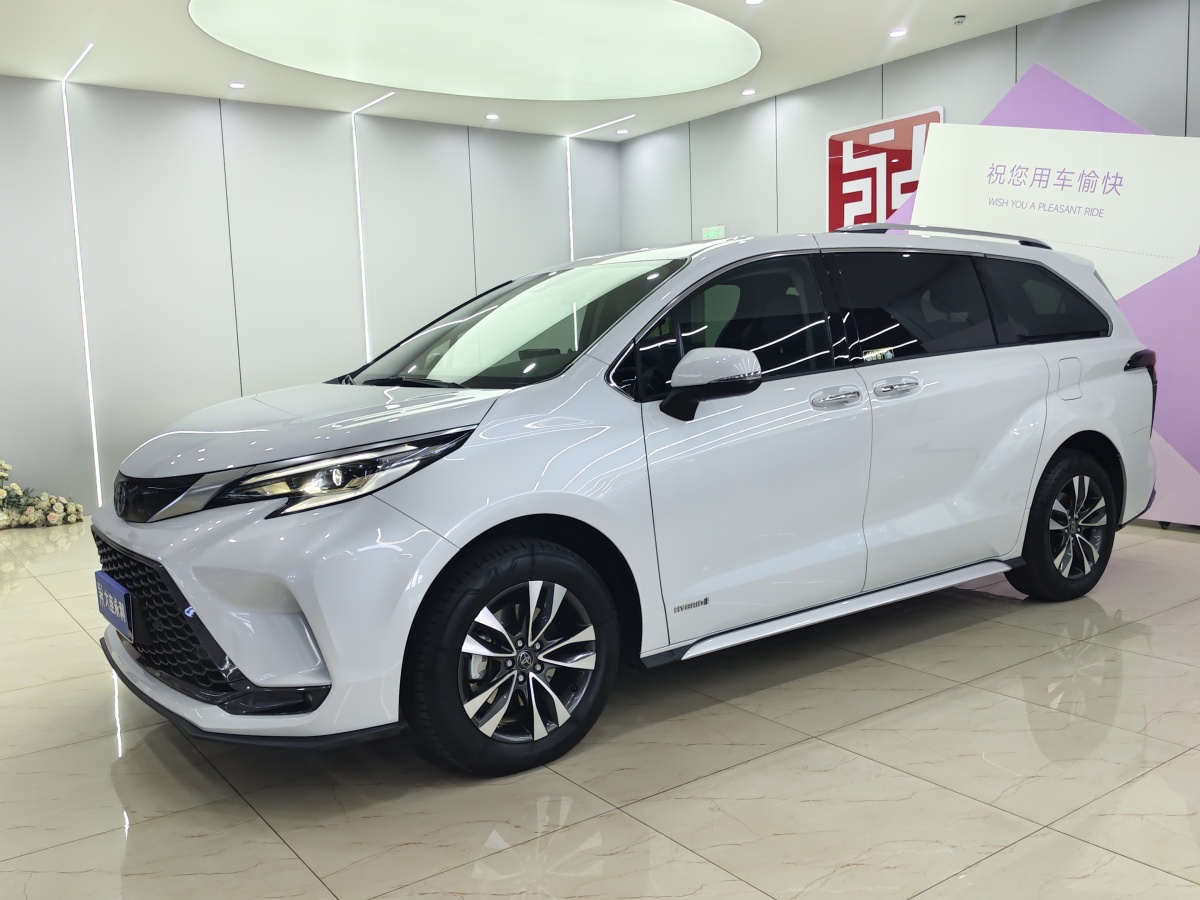 Toyota Granvia 2024 car image #2