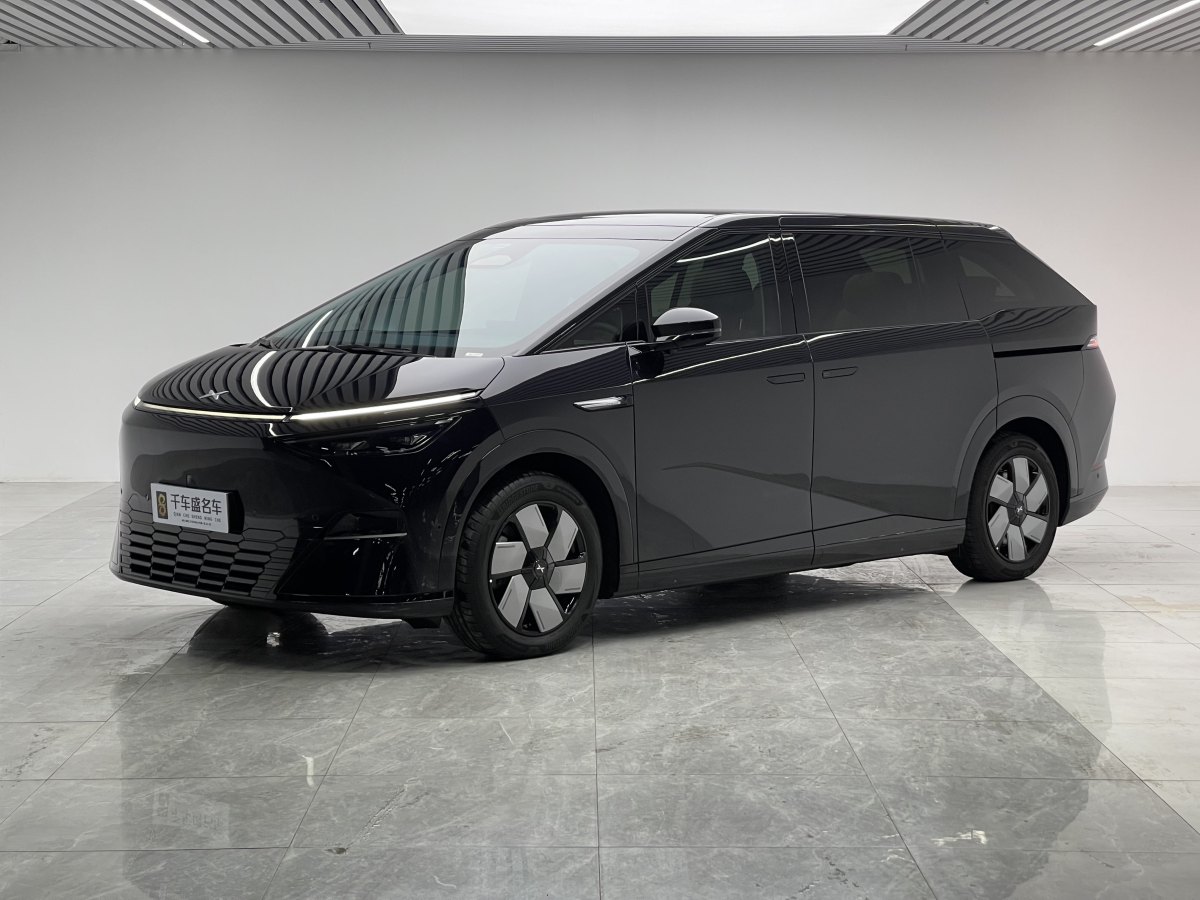 Xpeng X9 2024 imagem de carro #2
