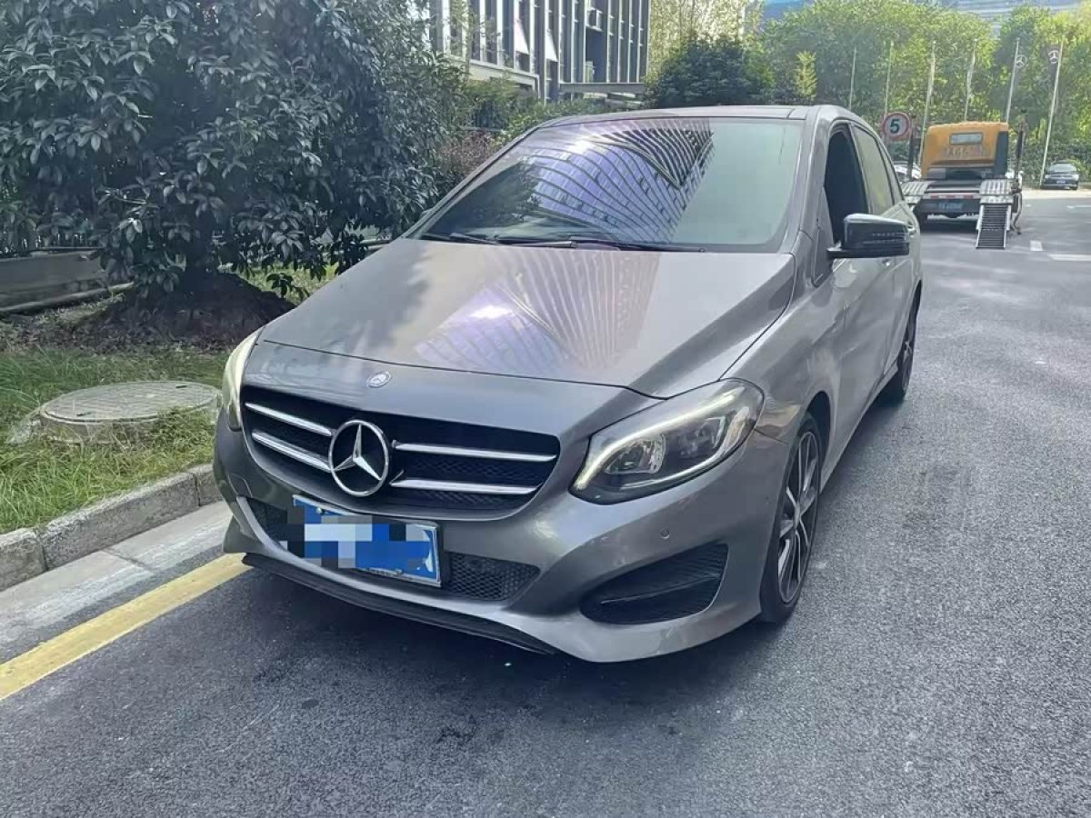 Mercedes-Benz B Class 2015 car image #2