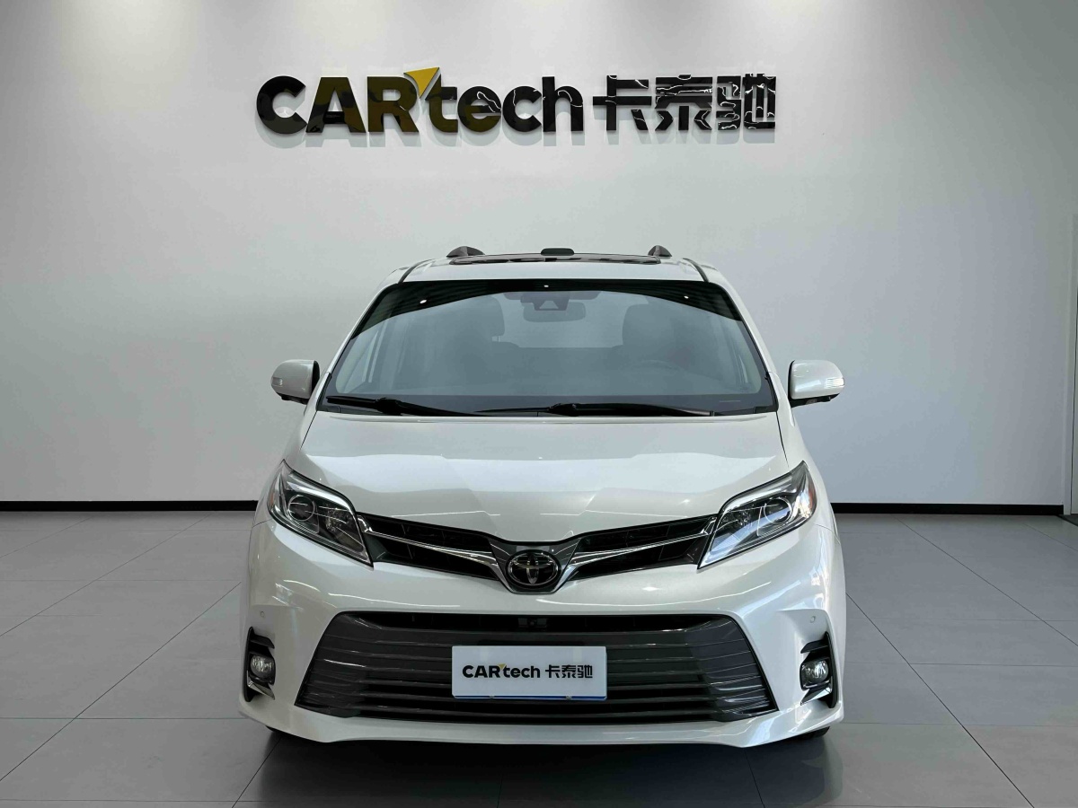 Toyota SIENNA 2019 #2 Toyota SIENNA 2019 car image #2