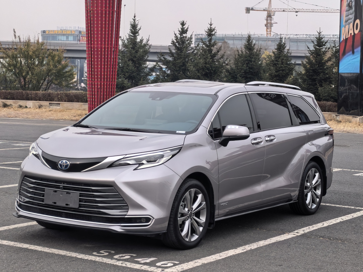 Toyota Sienna 2023 image de voiture #2