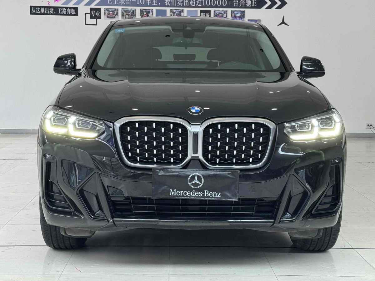 BMW X4 2021 car image #2