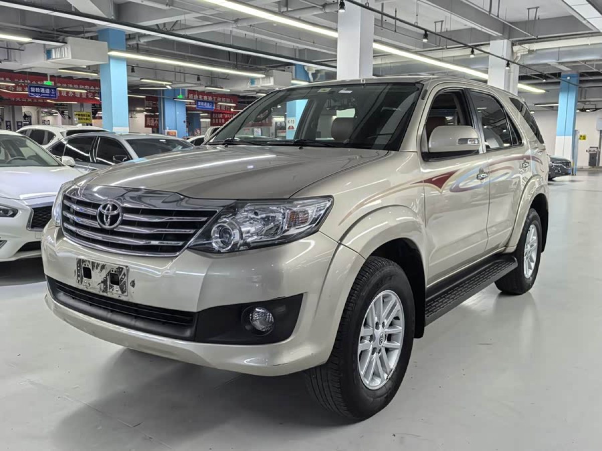 Toyota Fortuner 2015 immagine di auto #2