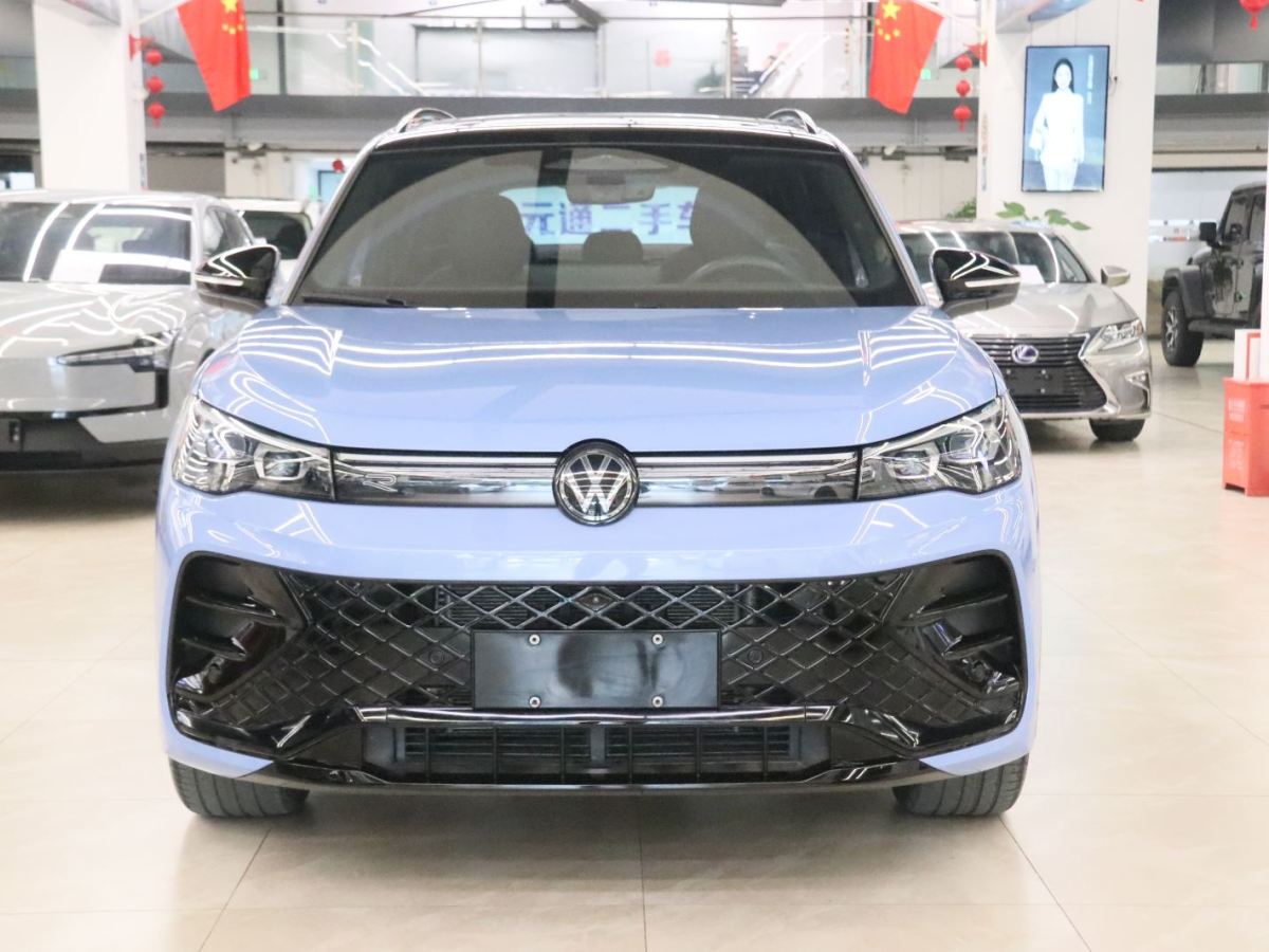 Volkswagen Tiguan L 2024 immagine di auto #2