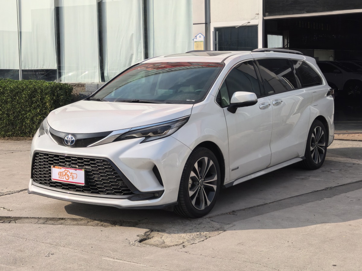 Toyota Granvia 2023 car image #2