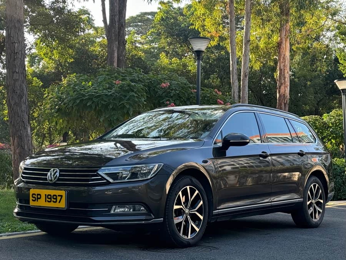Volkswagen Passat Variant 2017 immagine di auto #2