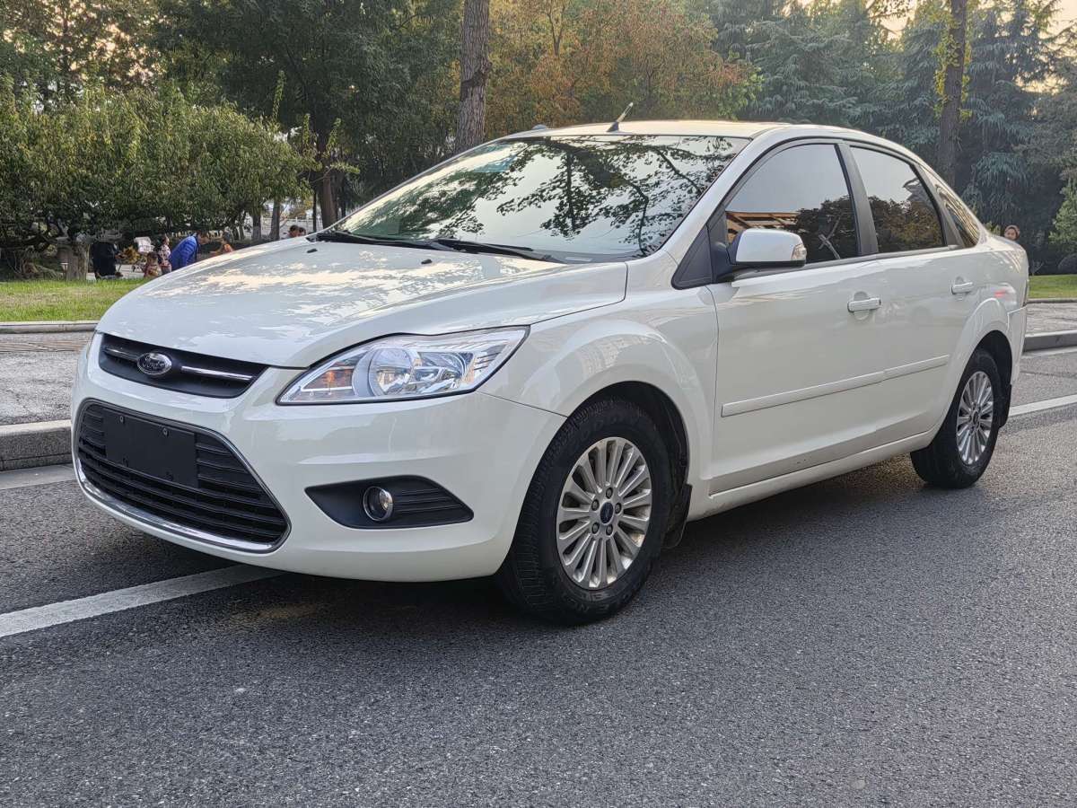 Ford Focus (Imported) 2014 car image #2