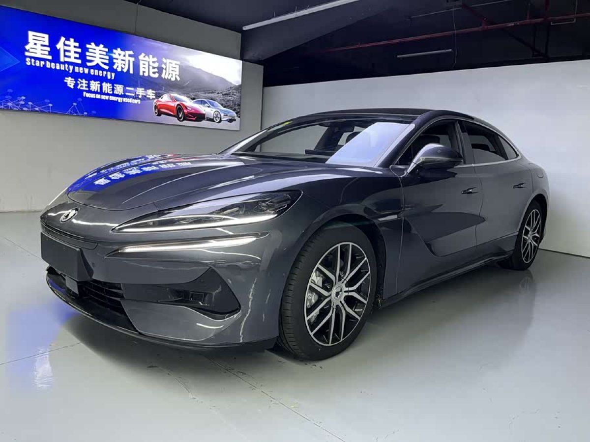 Denza Z9 2025 car image #2