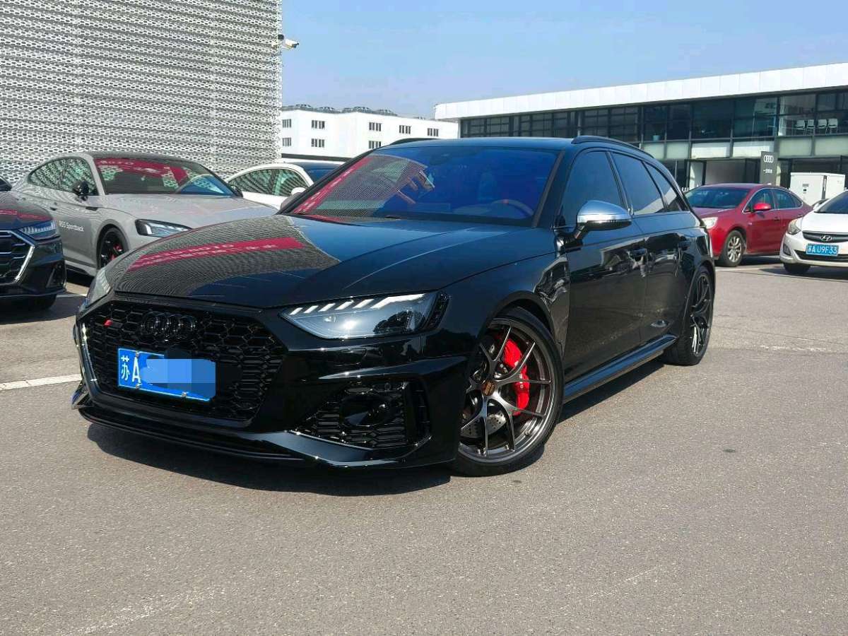 Audi RS 4 2024 car image #2