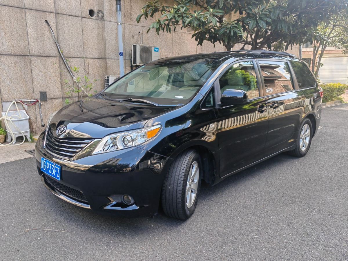 Toyota SIENNA 2015 #2 Toyota SIENNA 2015 car image #2