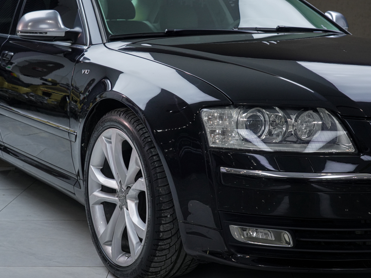 Audi S8 2009 car image #2