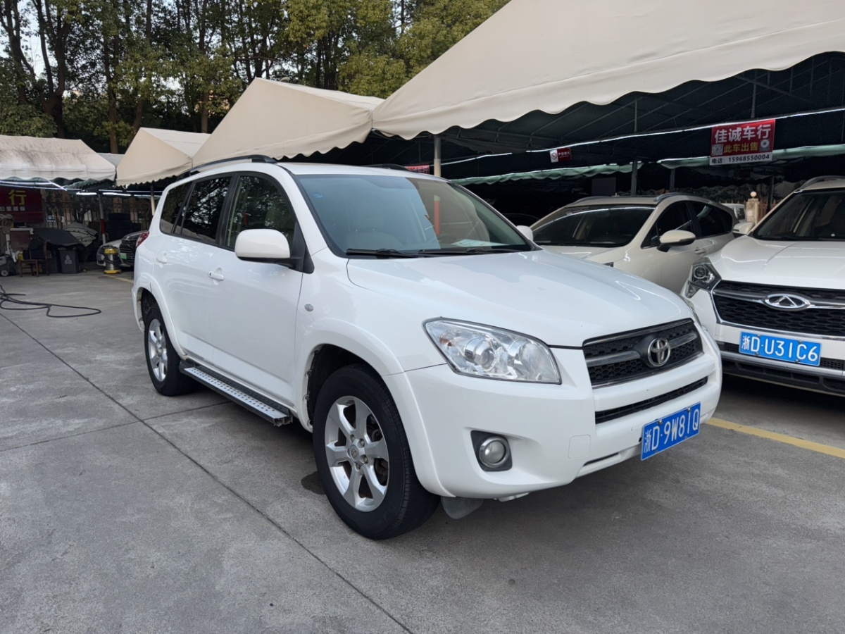 Toyota RAV4 2011 #2 Toyota RAV4 2011 car image #2