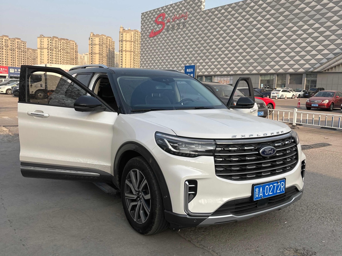 Ford Explorer 2023 صورة سيارة #2