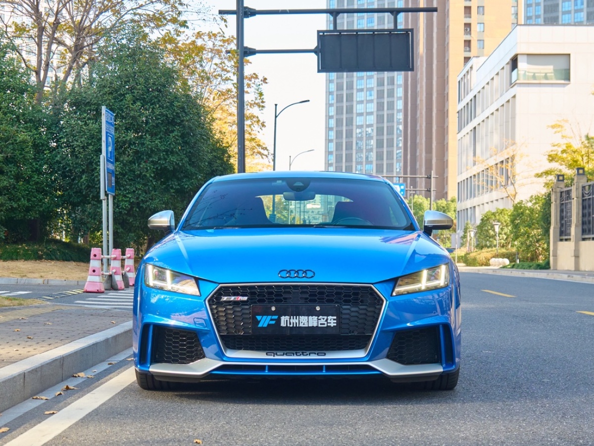 Audi TT RS 2020 car image #2