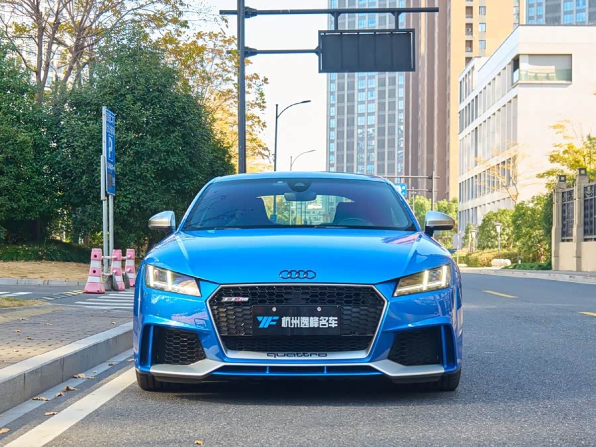 Audi TT RS 2020 car image #2