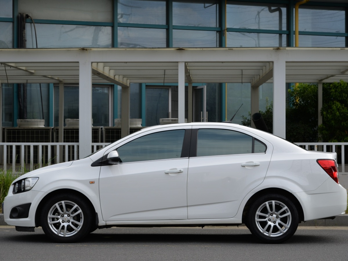 雪佛兰 爱唯欧 2011 汽车图片 #2