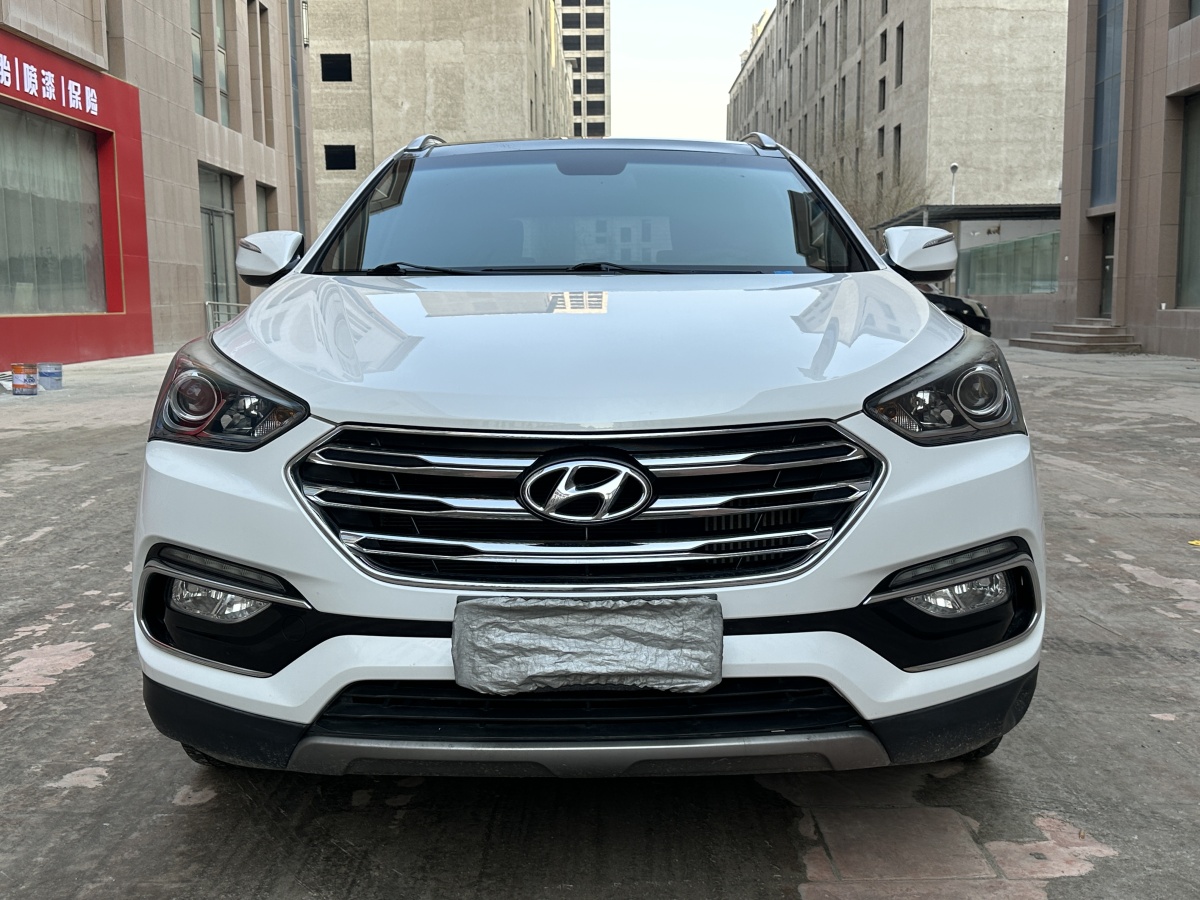 Hyundai Santa Fe 2018 car image #2