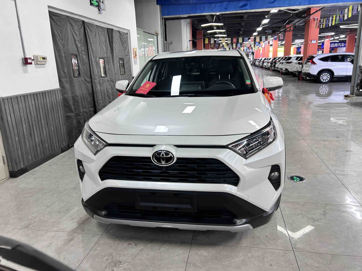 Toyota RAV4 2020 #2 Toyota RAV4 2020 car image #2