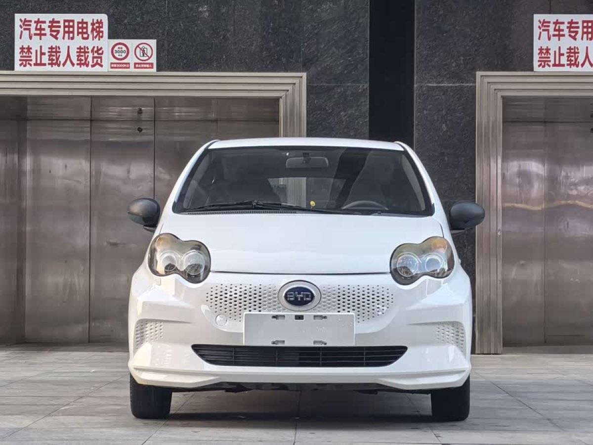 BYD e1 2019 #2 BYD e1 2019 car image #2
